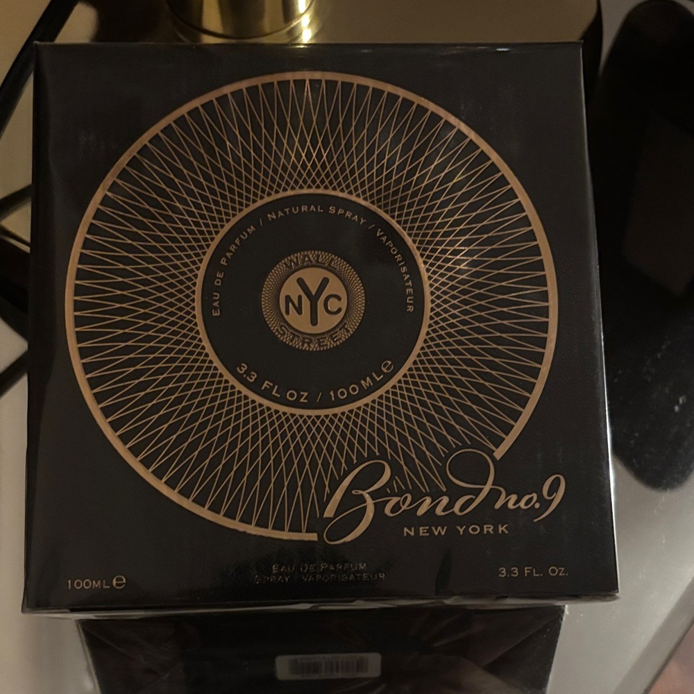 Bond No. 9 NYC Eau de Parfum - Black & Gold Box